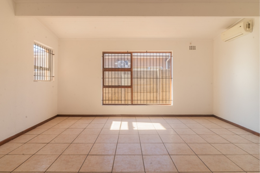 5 Bedroom Property for Sale in Windsor Park Western Cape